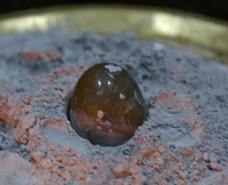 Ιερό Λίνγκαμ υλοποιήθηκε στο Άσραμ του Σουάμι Premananda