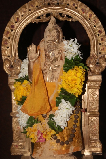 Από την 1η του Γενάρη του 2014 πάνω σ’ ένα άγαλμα του Σουάμι Πρεμανάντα σχηματίζεται βιμπούτι